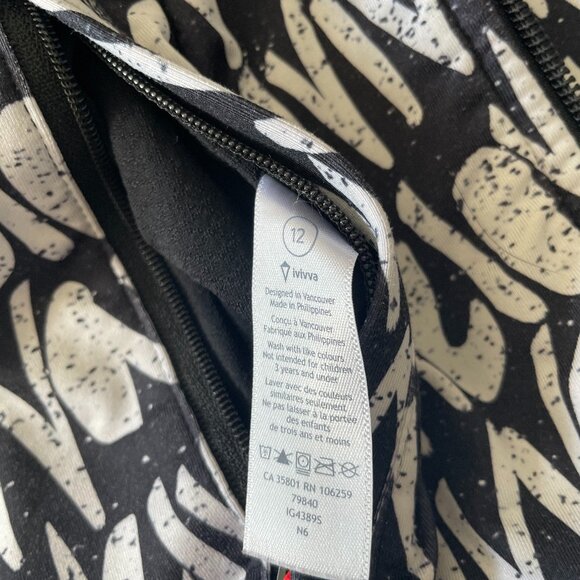 Reversible zip up athletic sweater by Ivivva size 12 -black and white - Picture 14 of 14